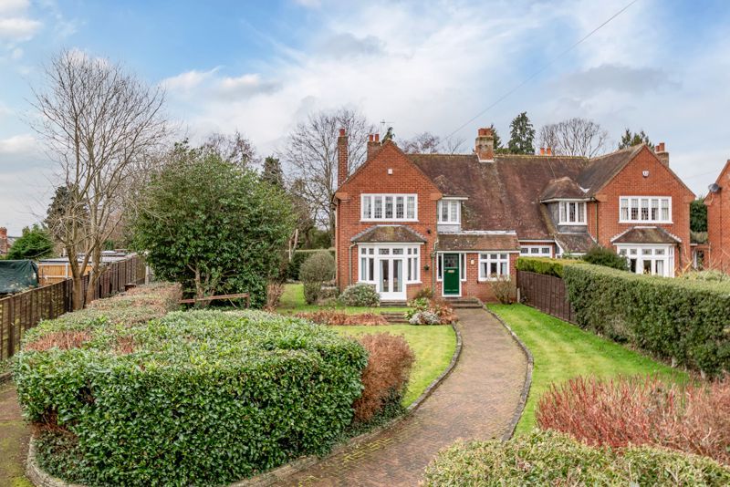 4 bed semidetached house for sale in New Road, Aston Fields