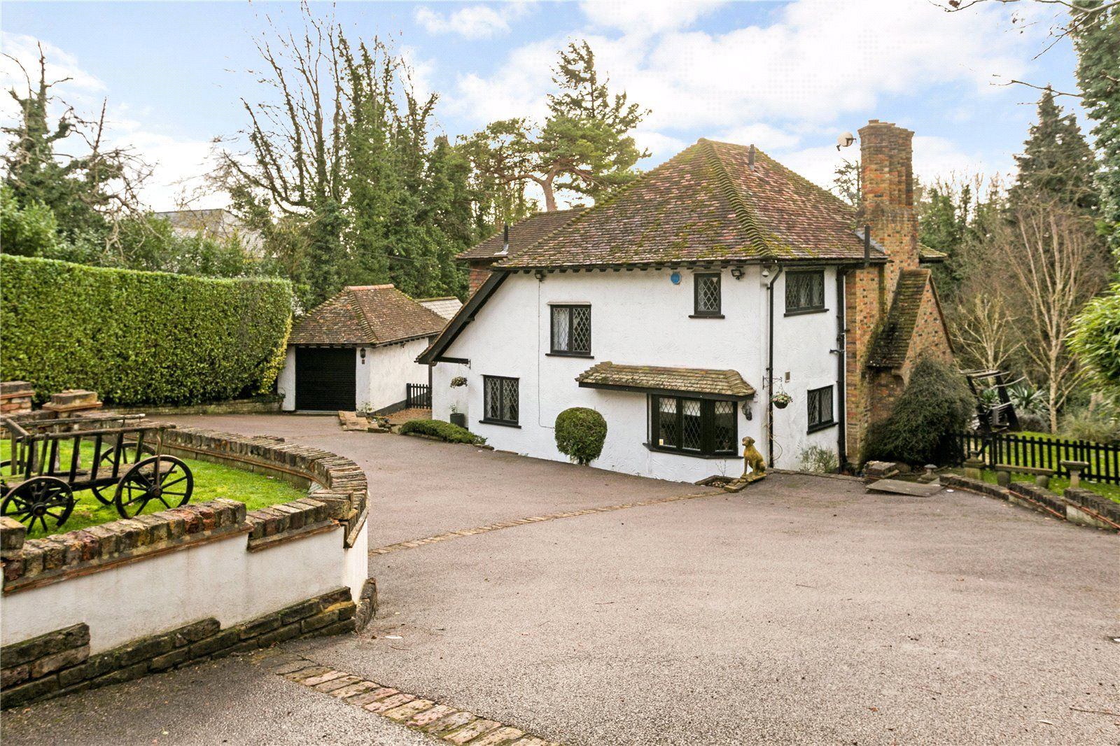 4 bed detached house for sale in Trout Rise, Loudwater, Rickmansworth