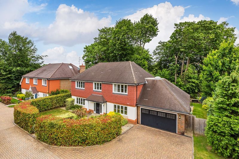 5 bed detached house for sale in Hawks Hill Close, Fetcham, Leatherhead