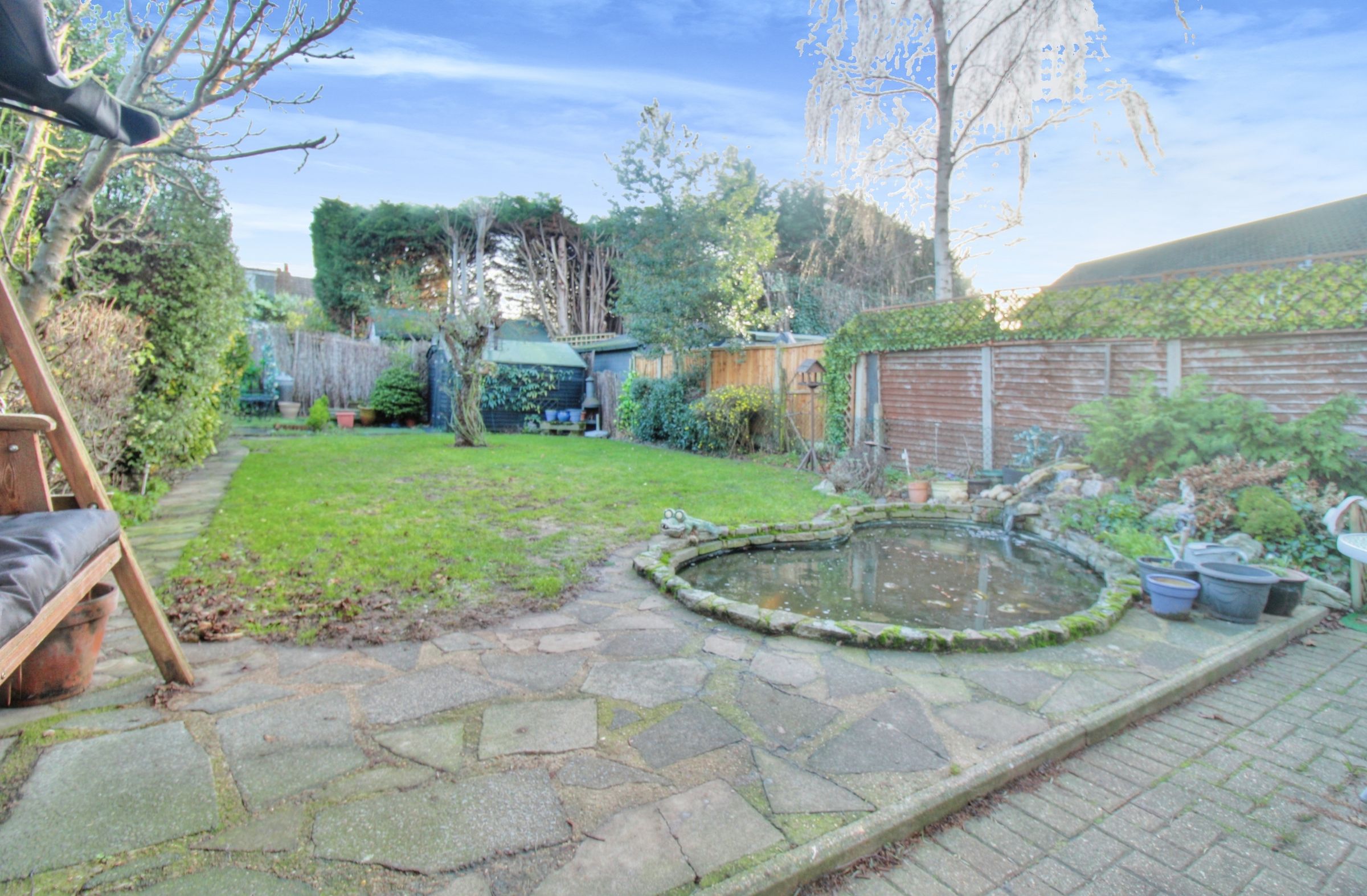 5 bed end terrace house for sale in Roseberry Gardens, Cranham