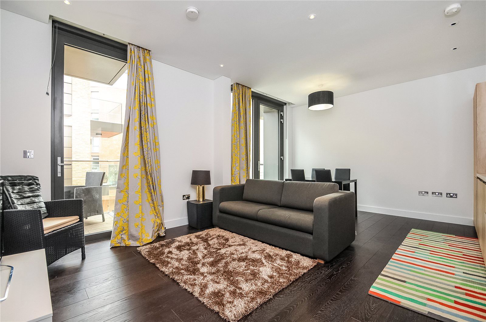 1 bed flat to rent in Capital House, 4 Plaza Gardens, Putney, London