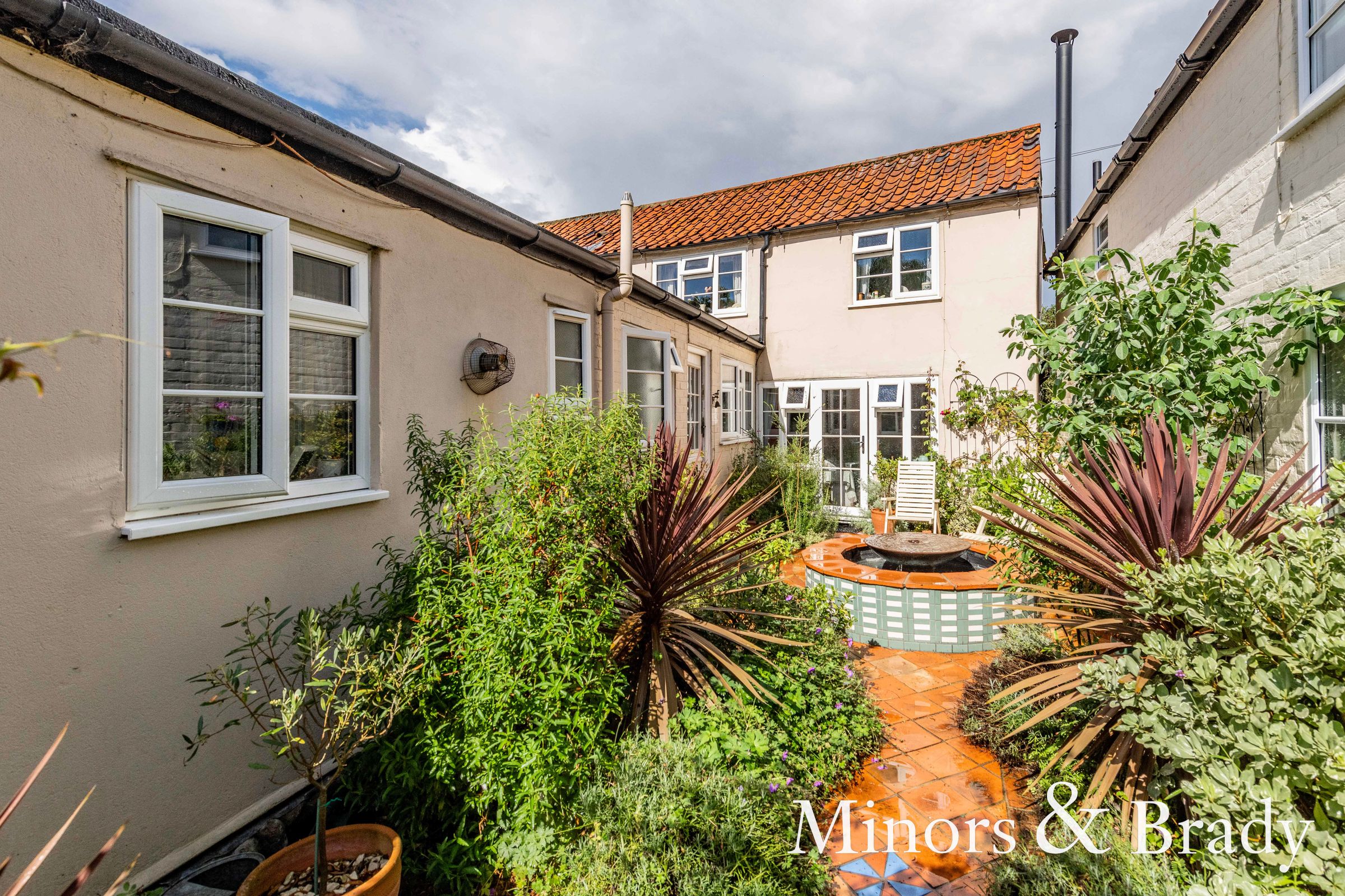 3 bed end terrace house for sale in Lower Street, Salhouse, Norwich