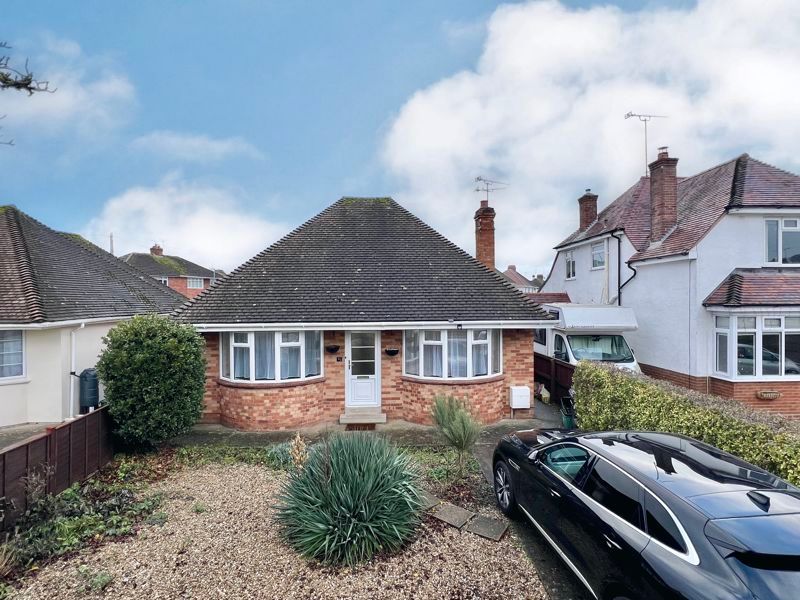 3 bed bungalow to rent in Parkfield Drive, Taunton TA1 Zoopla