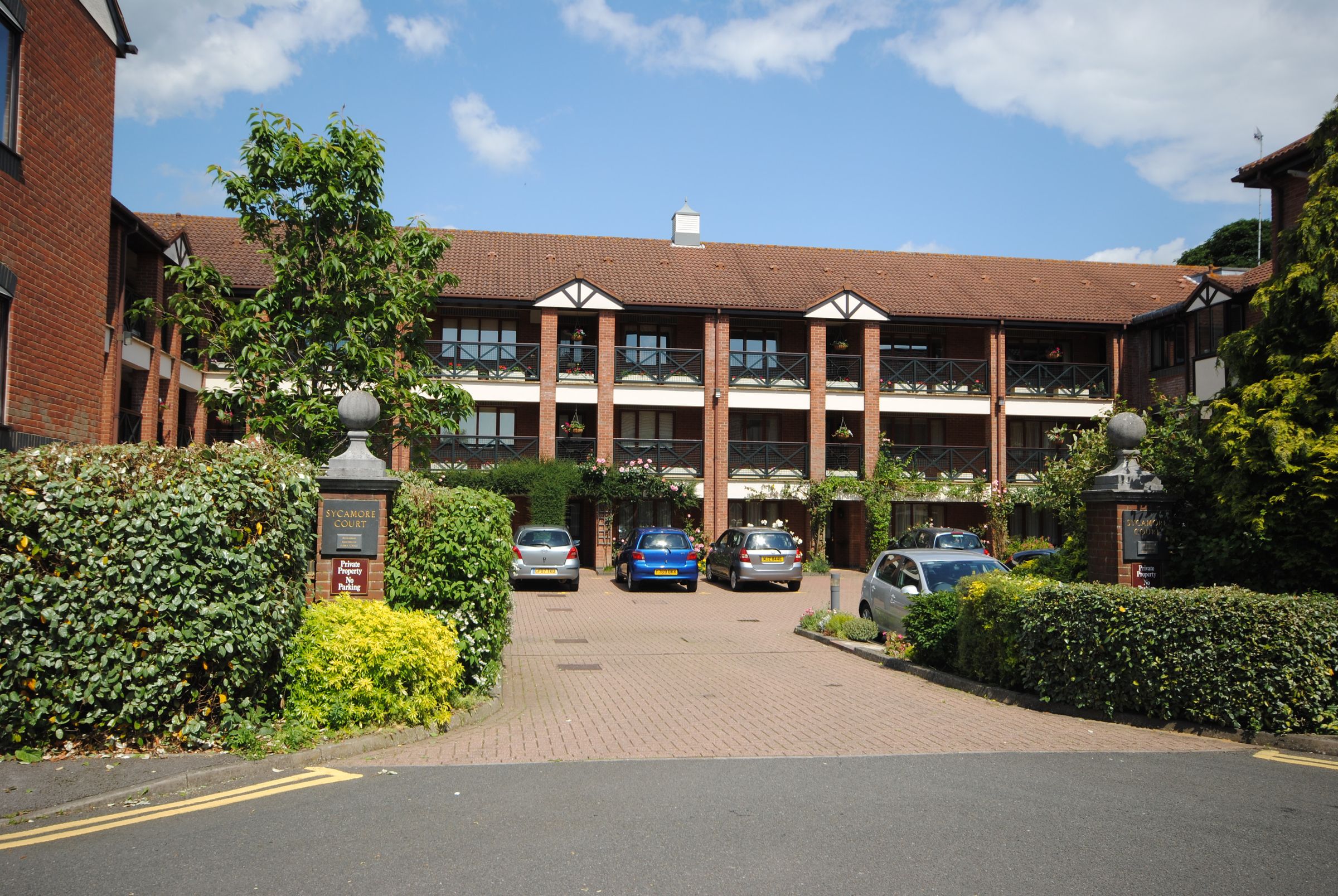 2 bed flat for sale in Sycamore Court, Hoskins Road, Oxted RH8 Zoopla