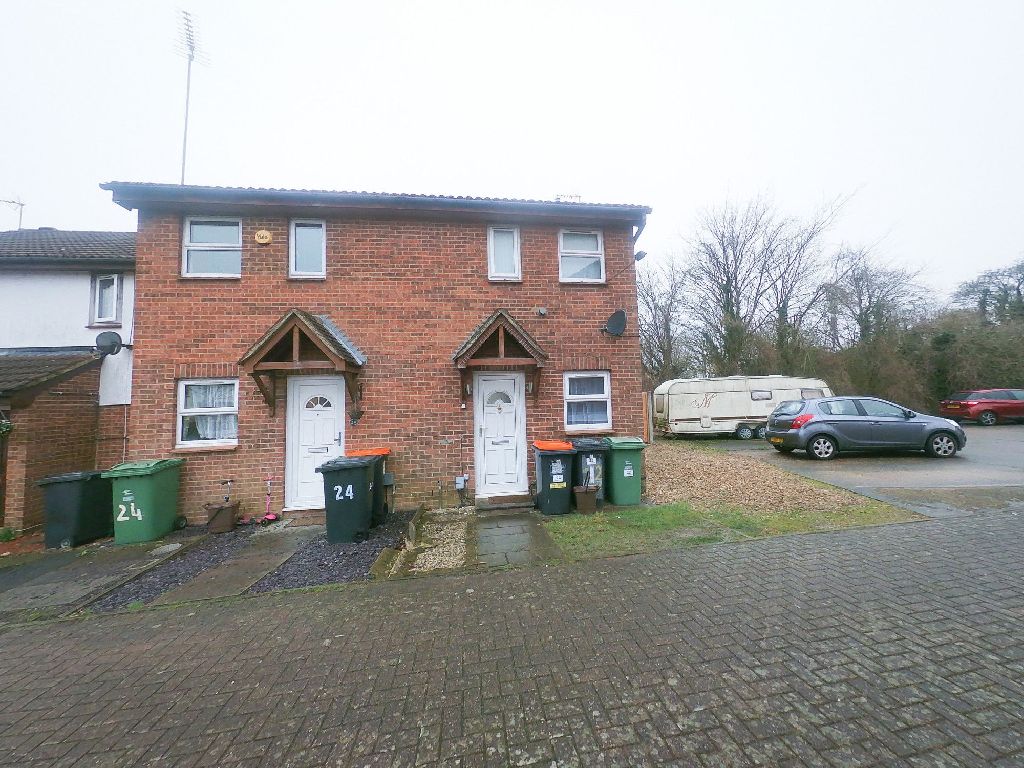 2 bed semidetached house to rent in Gainsborough Drive, Dunstbale LU5