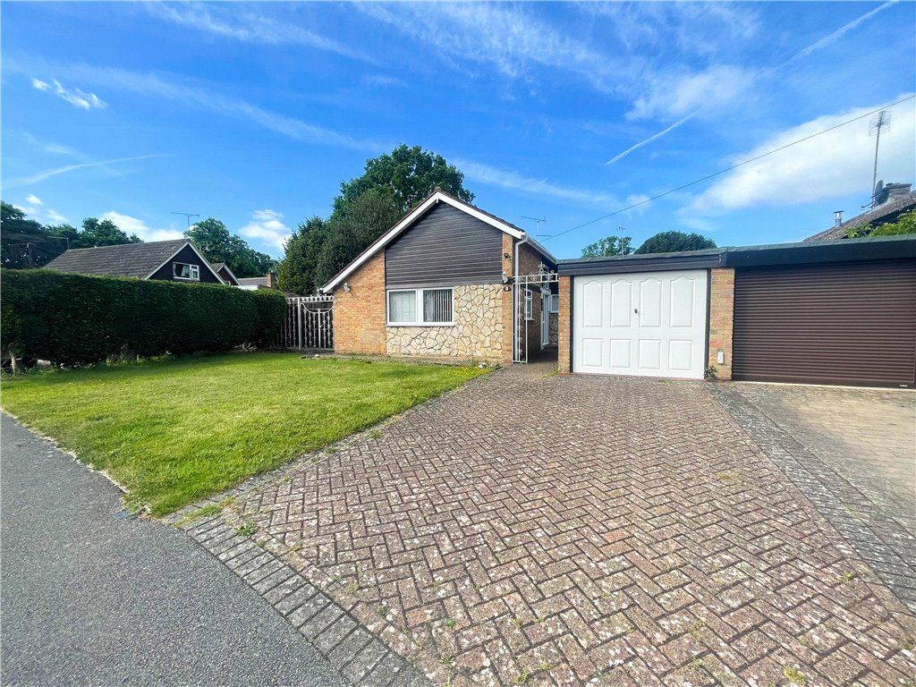 3 bed bungalow for sale in Victoria Drive, Blackwater, Camberley