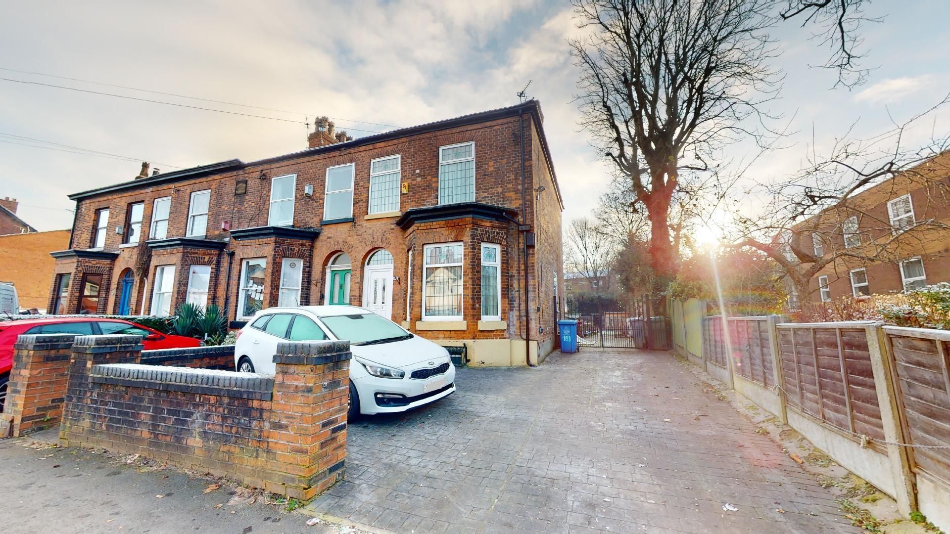 4 bed end terrace house for sale in Urmston Lane, Stretford, Manchester