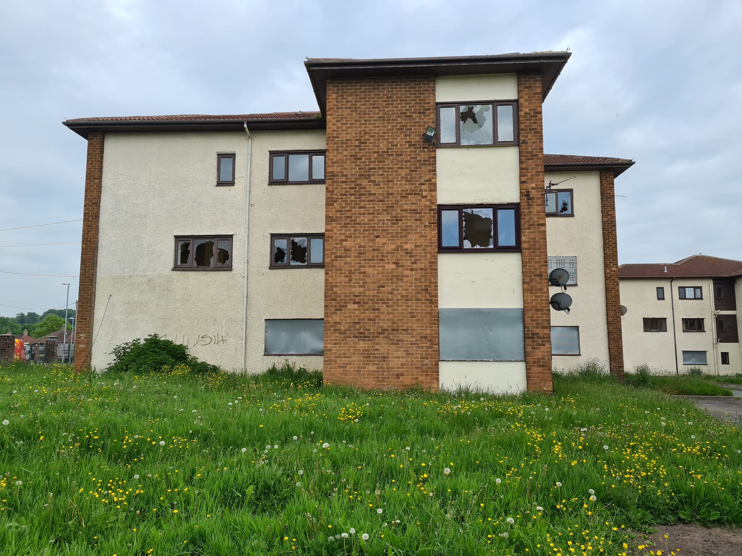 Apartment 12 Farnley House, Kingsdale Court, Leeds, West Yorkshire LS14  