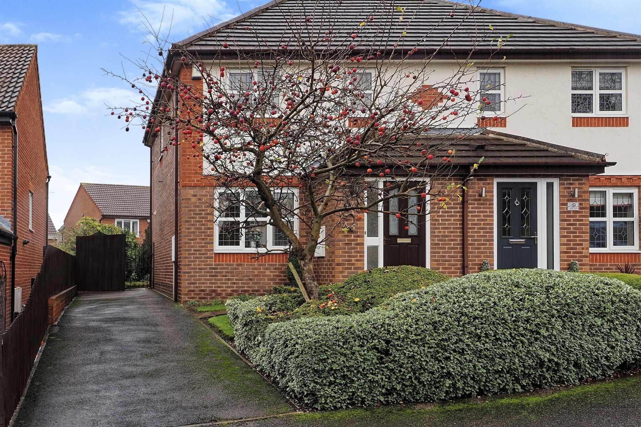 3 bed semidetached house for sale in Laithes Crescent, Alverthorpe