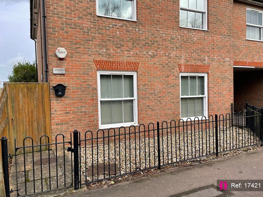 2 bed flat for sale in Coulsdon Road, Caterham CR3 Zoopla