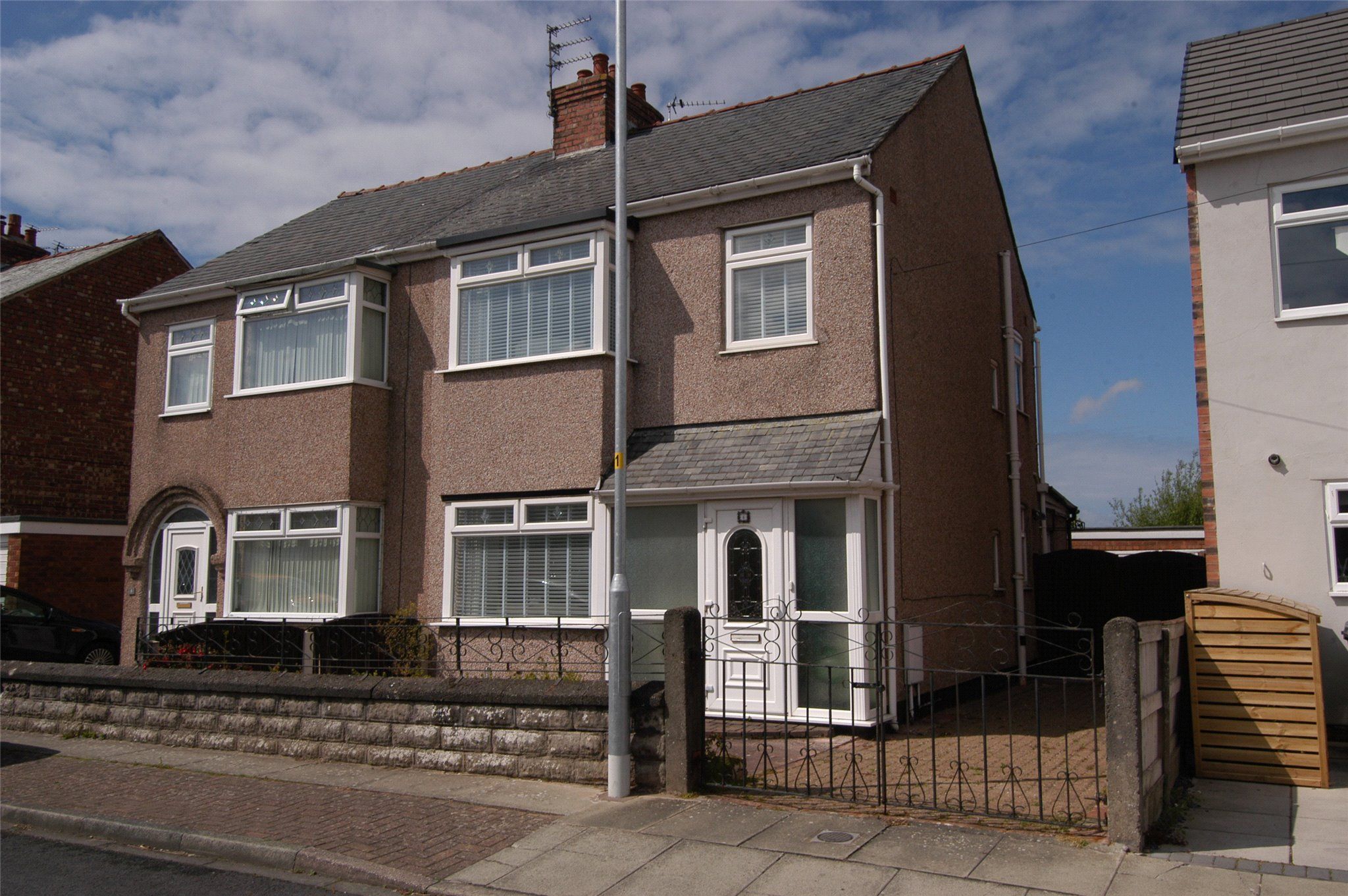3 bed semidetached house for sale in Ainsworth Avenue, Saughall Massie