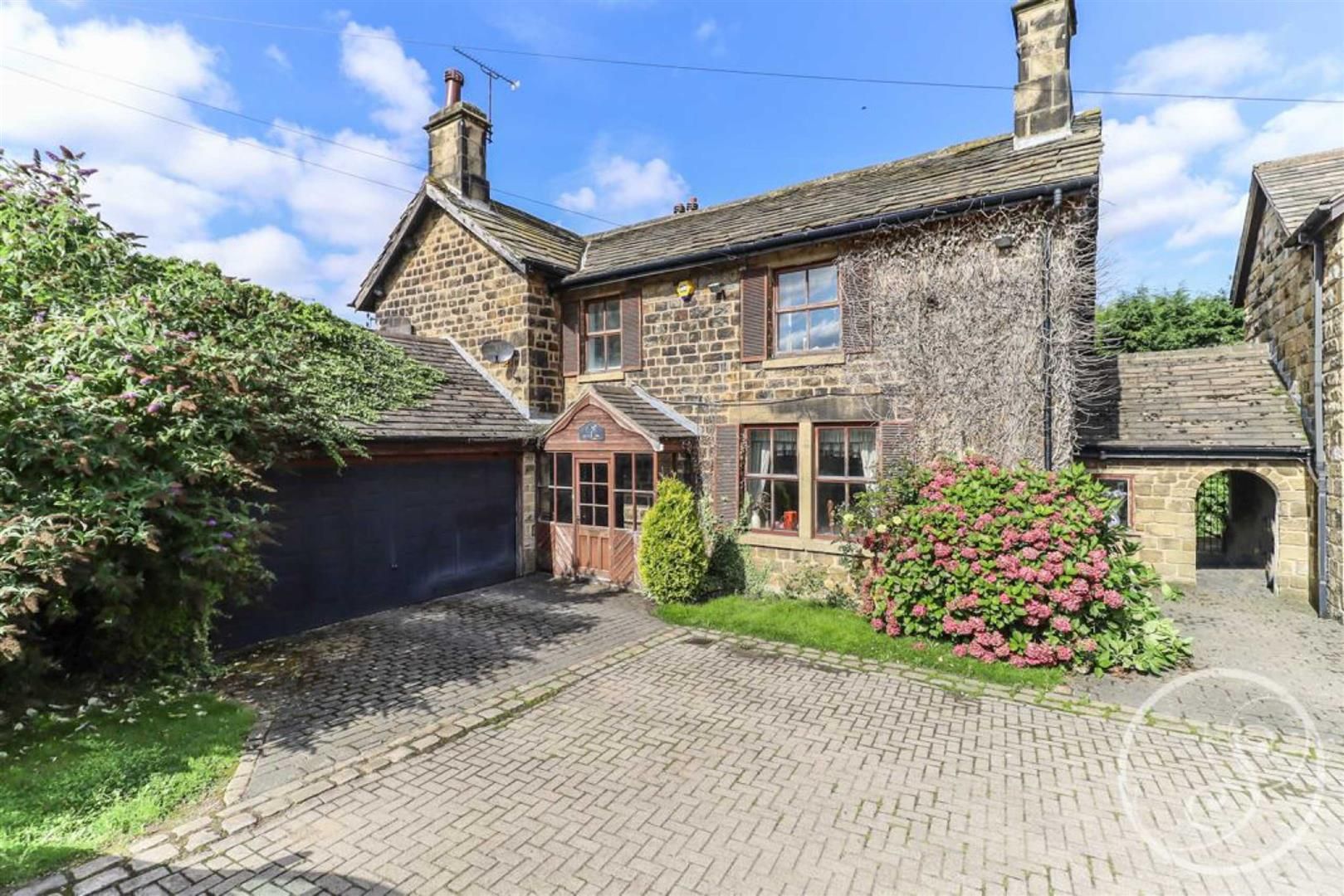 4 bed linkdetached house for sale in Wigton Gate, Alwoodley, Leeds