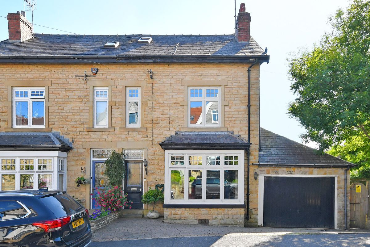 3 bed semidetached house for sale in Silver Birch Avenue, Sheffield