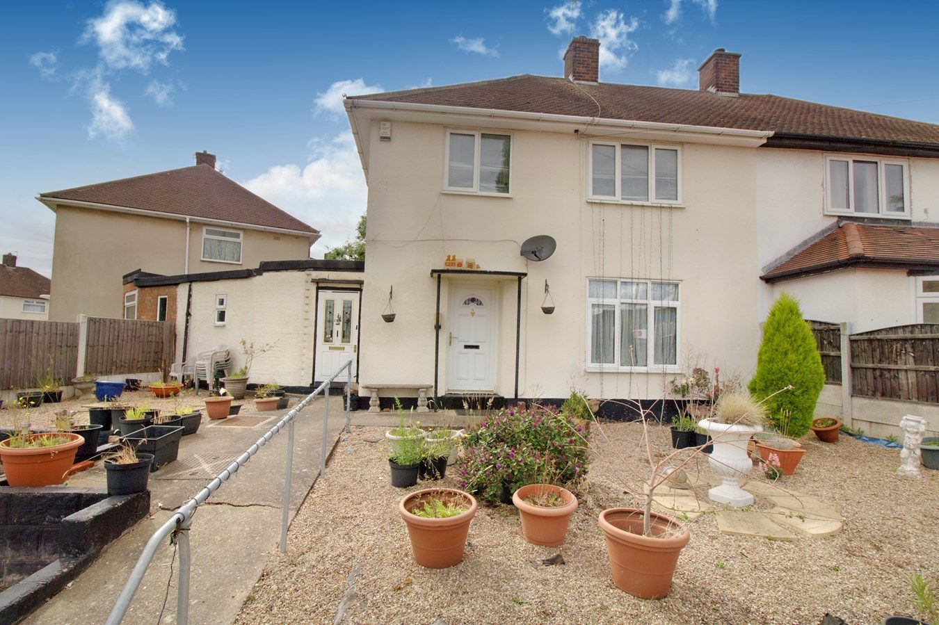 3 bed semidetached house for sale in Glaisdale Drive West, Nottingham