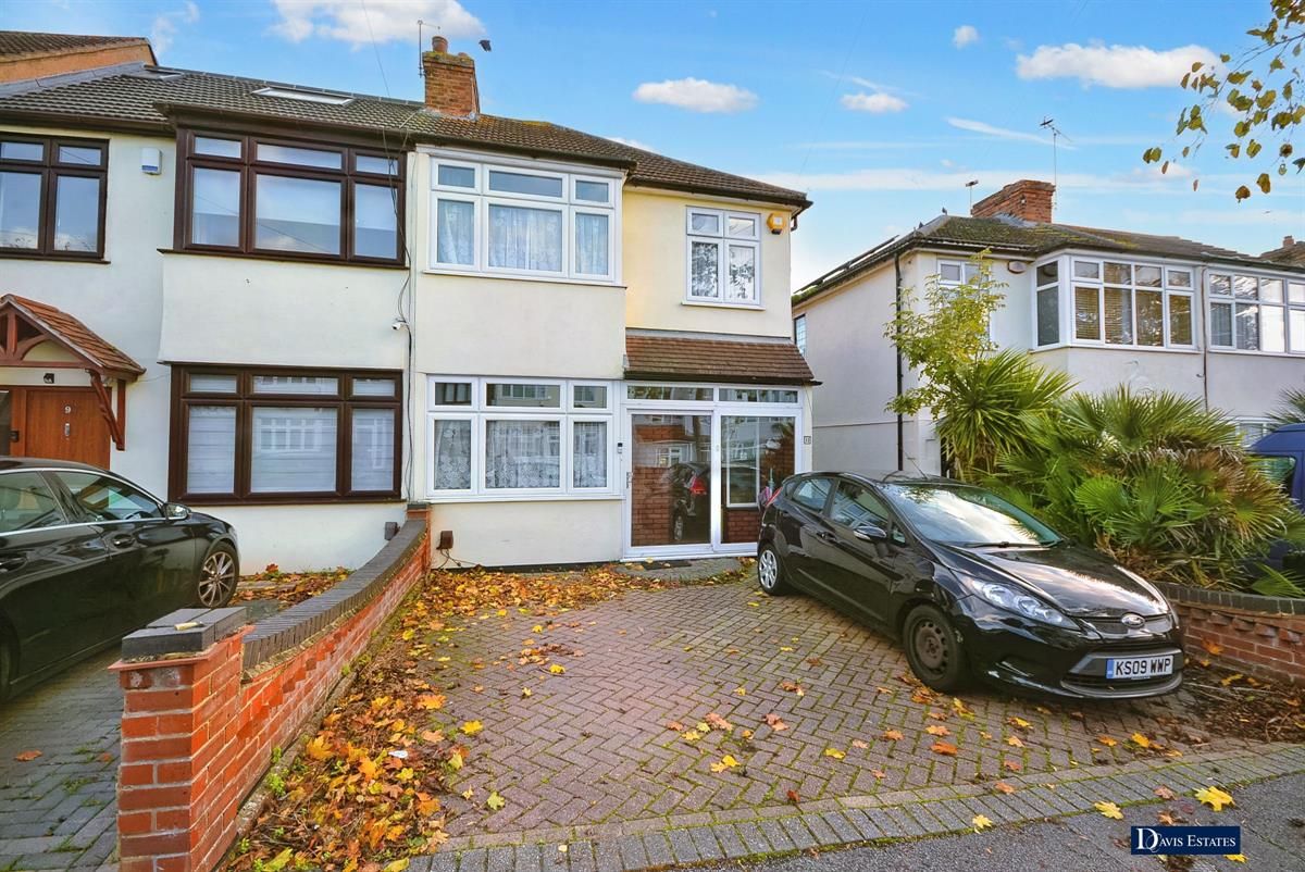 3 bed semidetached house for sale in Primrose Glen, Ardleigh Green