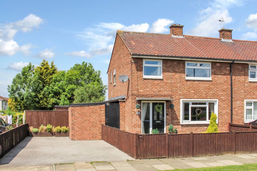 3 bed semidetached house for sale in Woodlea Avenue, York YO26