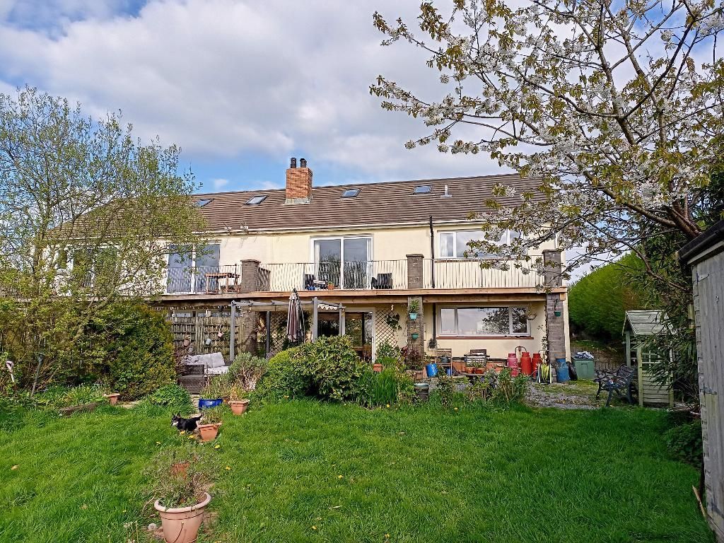 4 bed semidetached house for sale in Capel Iwan Road, Capel Iwan