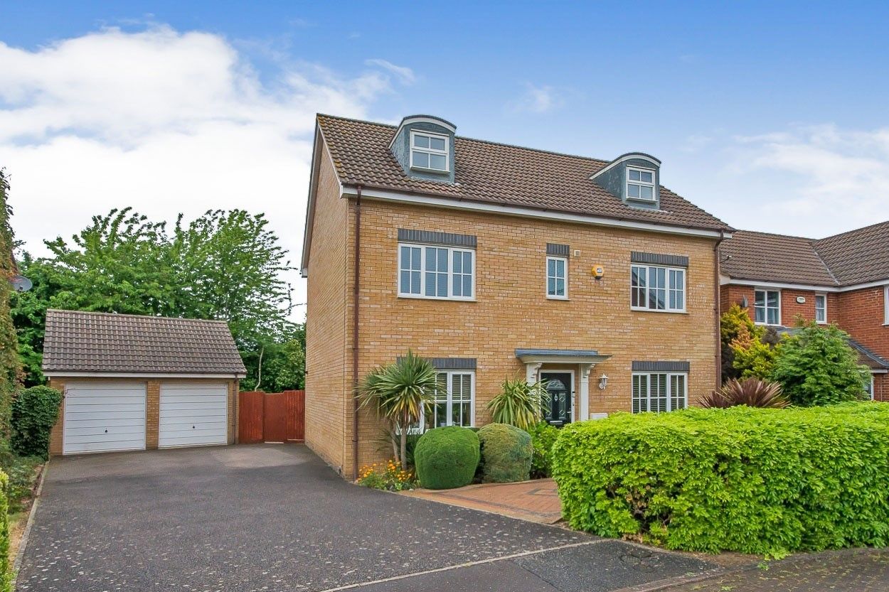 6 bed detached house for sale in Faraday Close, Yaxley, Peterborough