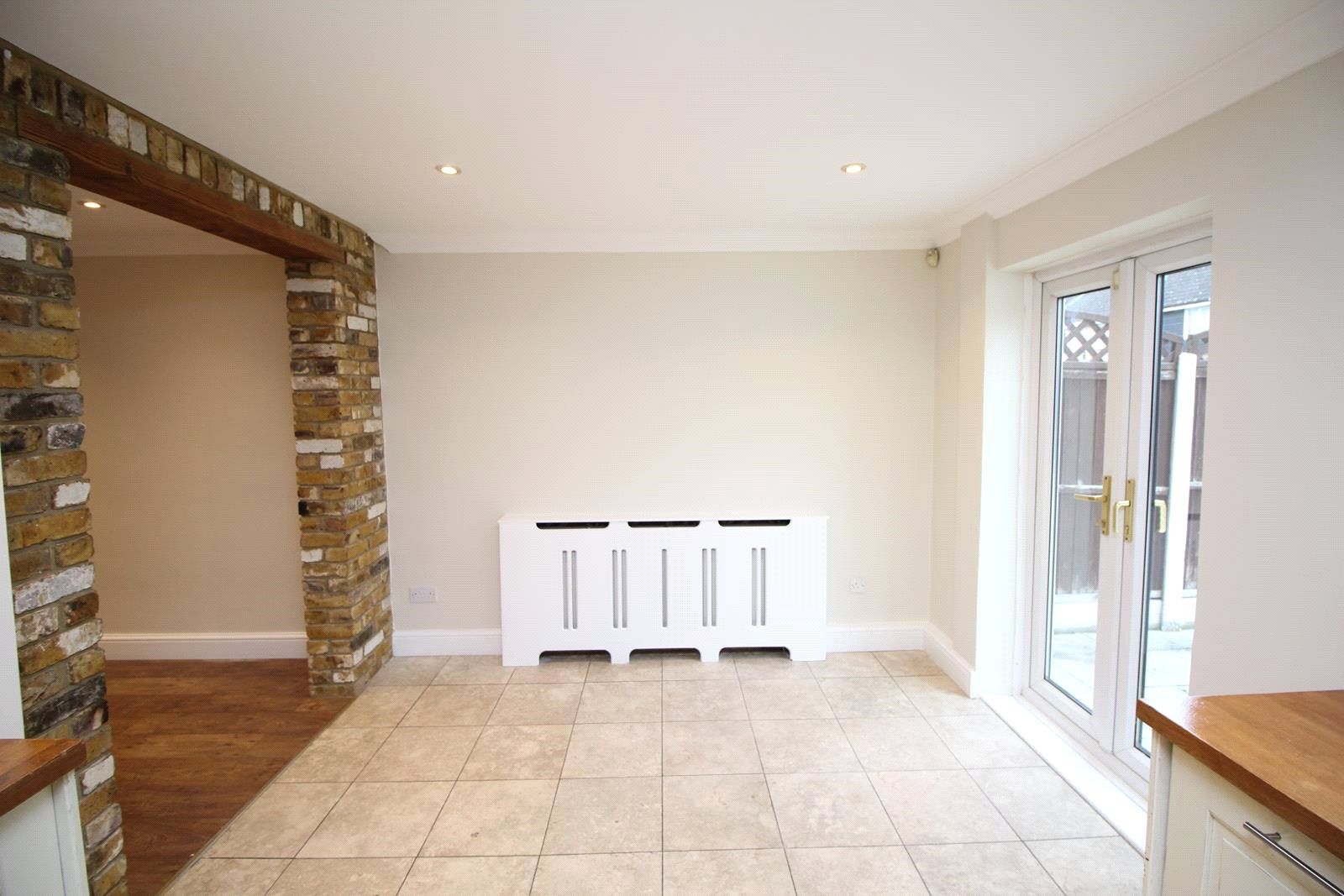 3 bed detached house to rent in Menzies Avenue, Laindon, Basildon SS15