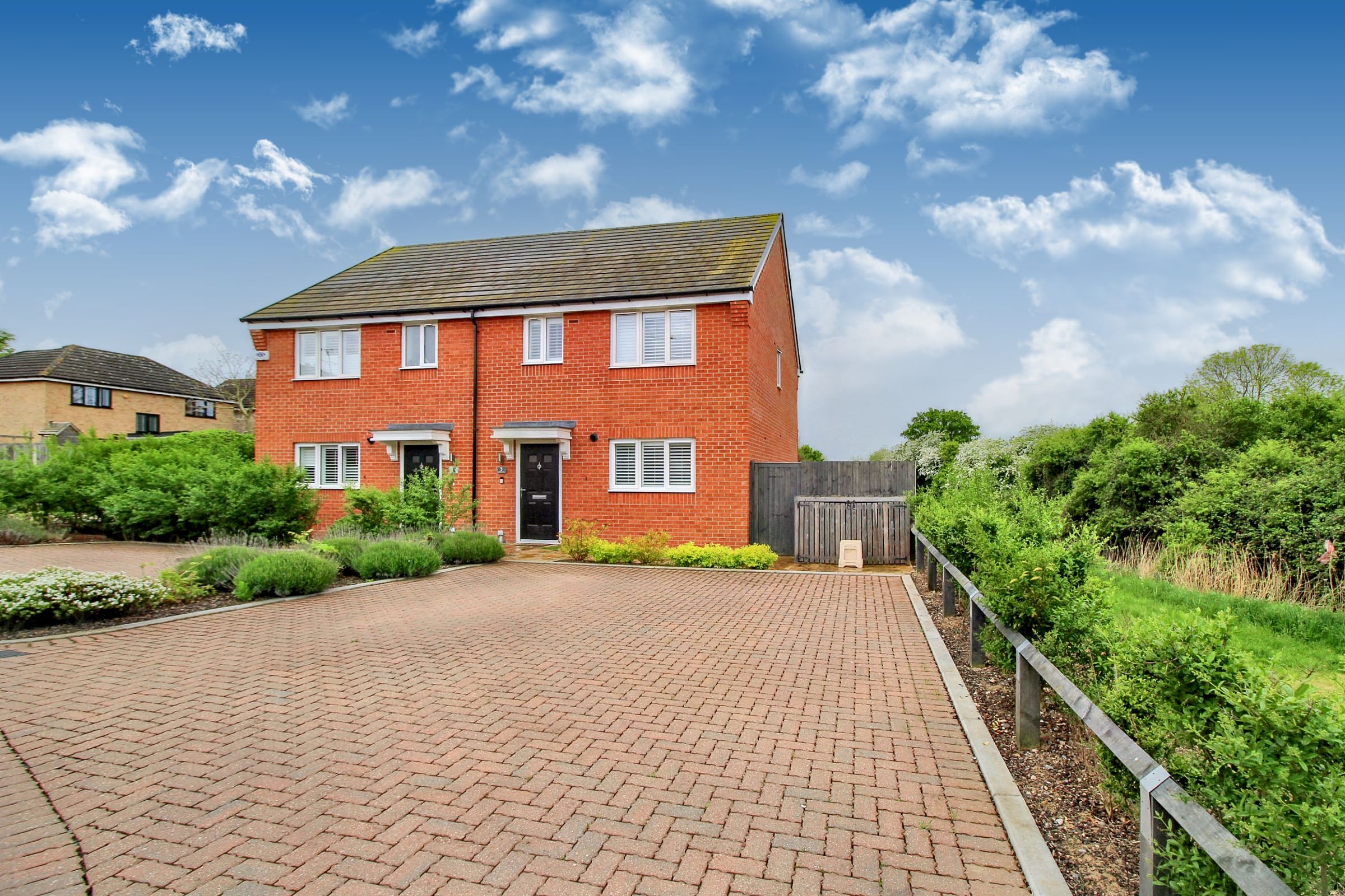 3 bed semidetached house for sale in Radwinter Place, Wickford SS12