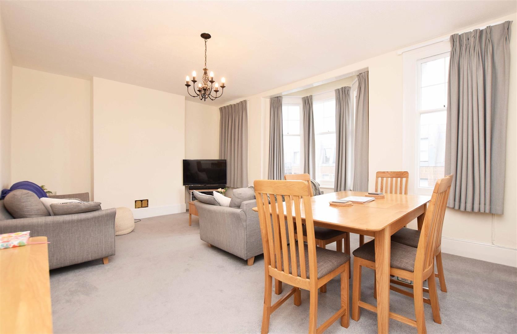 3 bed flat to rent in Broad Street, Teddington TW11 Zoopla