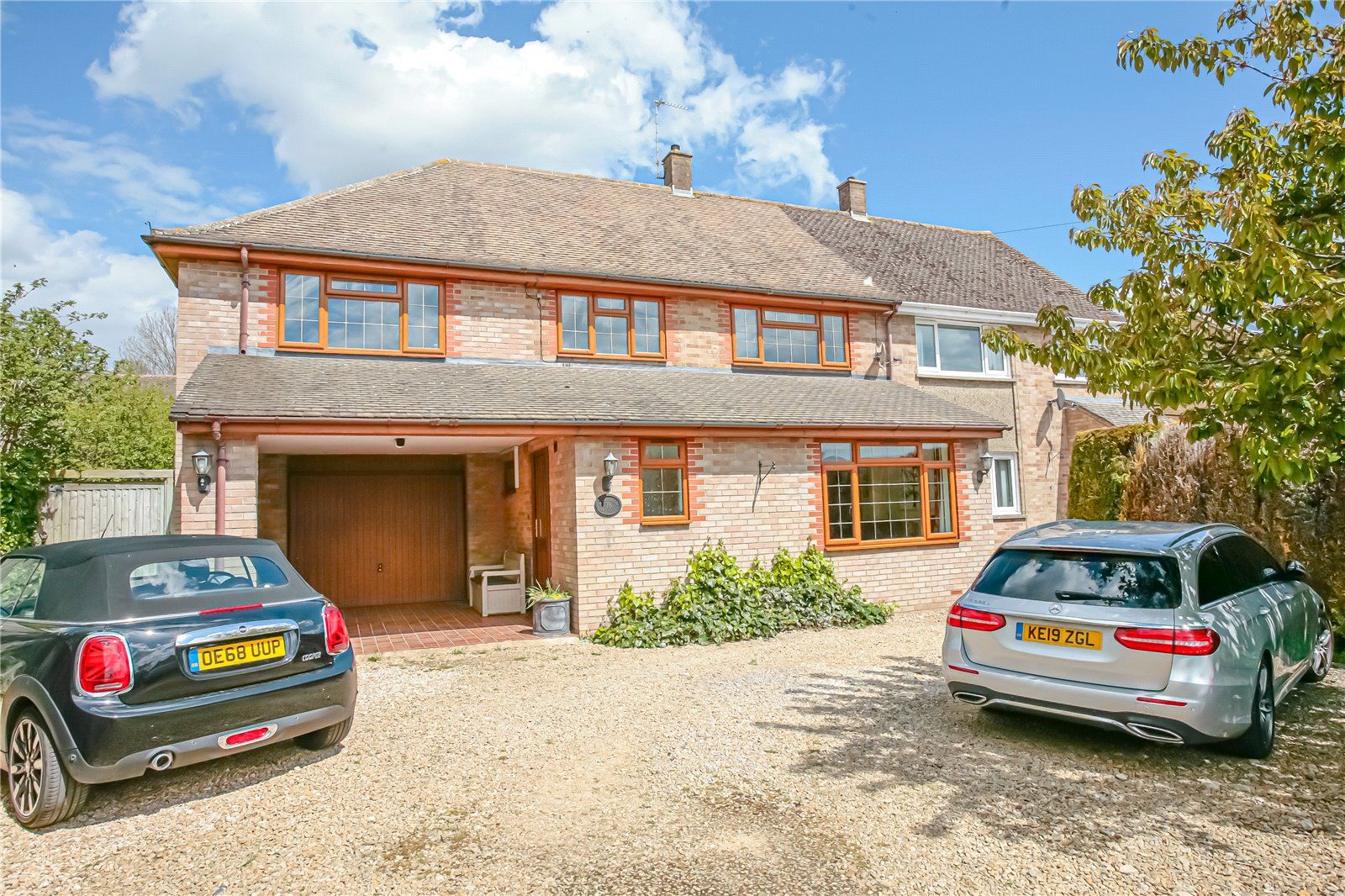 4 bed semidetached house for sale in Schofield Avenue, Witney, Oxon