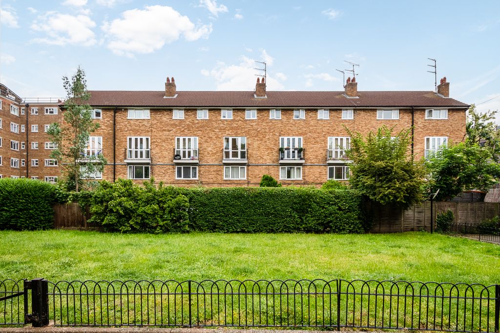 Royal Oak Court, Bowling Green Walk, London N1