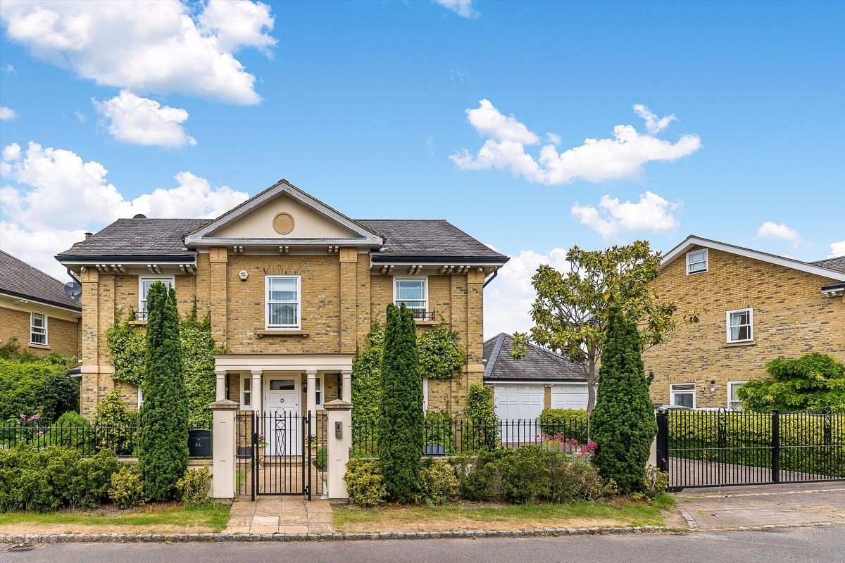 Devereux Lane, Barnes, London SW13