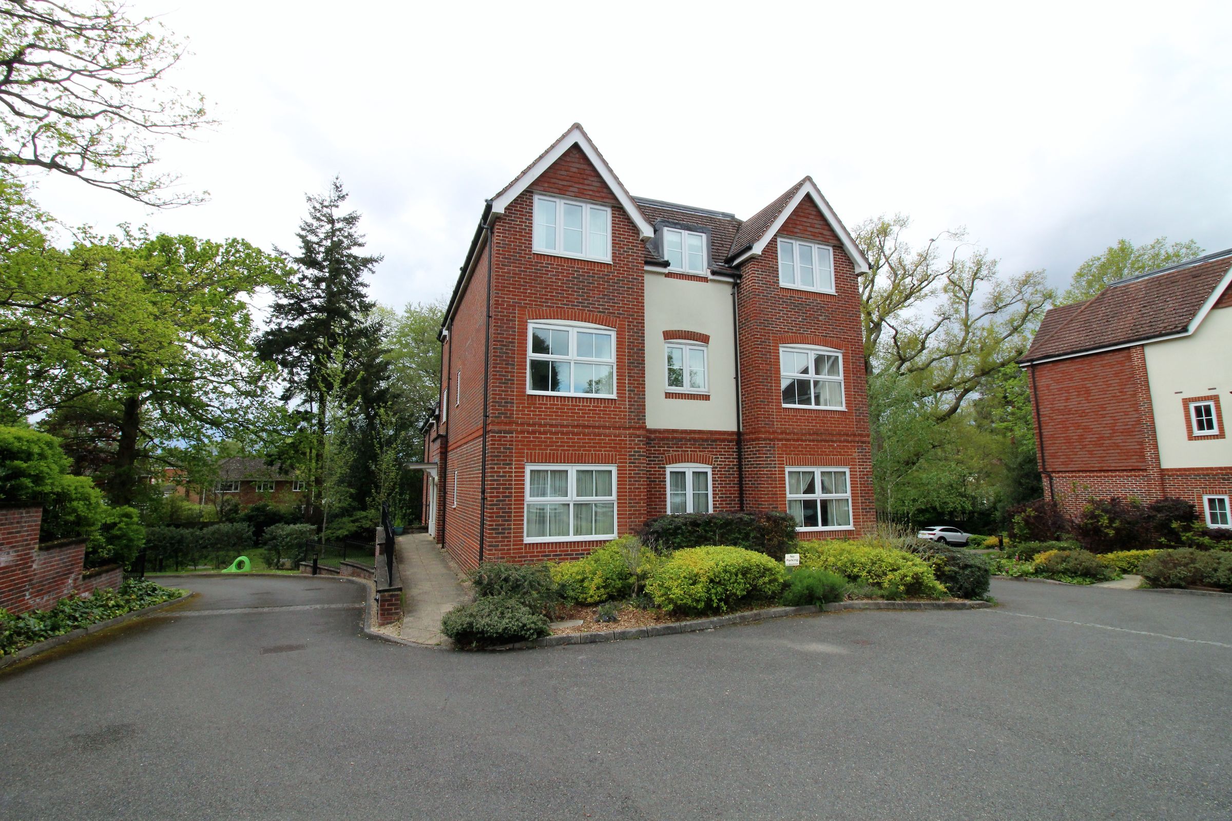 2 bed flat to rent in St. Catherines Wood, Camberley GU15 Zoopla