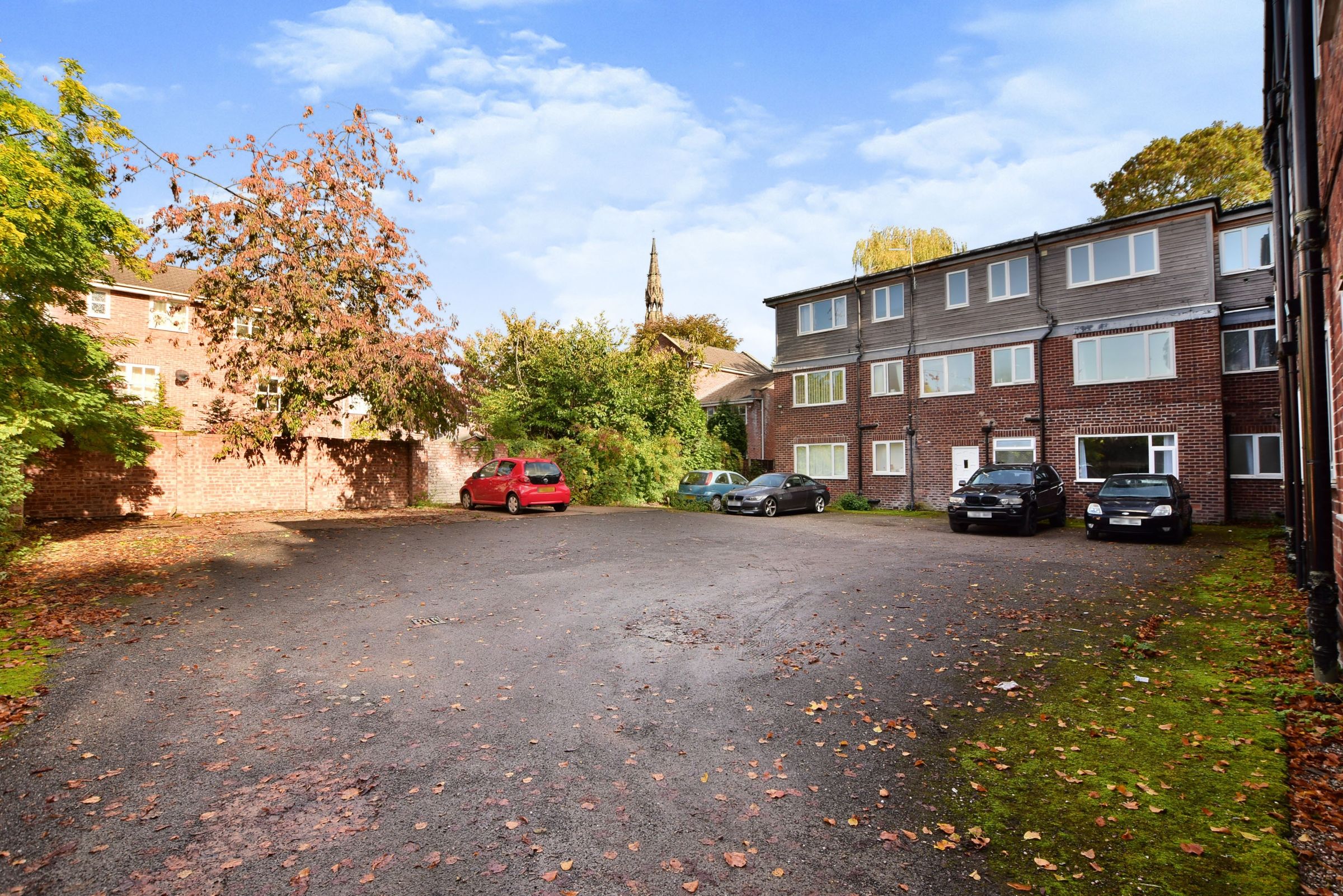 2 bed flat to rent in Brantingham Road, Manchester, Greater Manchester