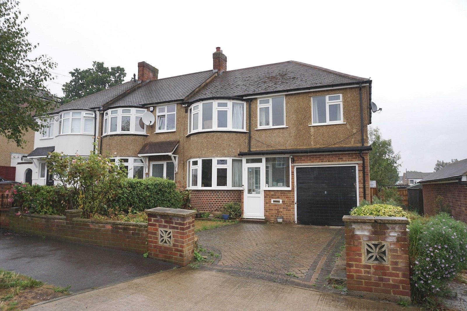 5 bed semidetached house for sale in Chessington Hill Park