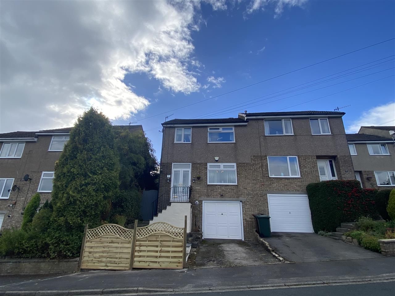 3 bed semidetached house for sale in Oak Bank Court, Oakworth