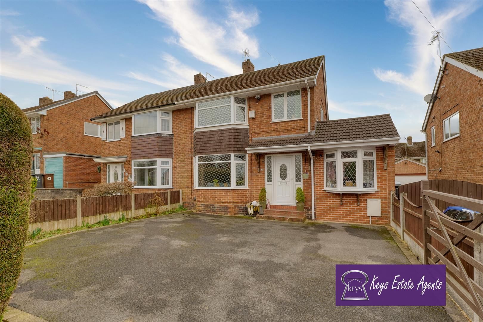 4 bed semidetached house for sale in Portland Drive, Forsbrook, Stoke