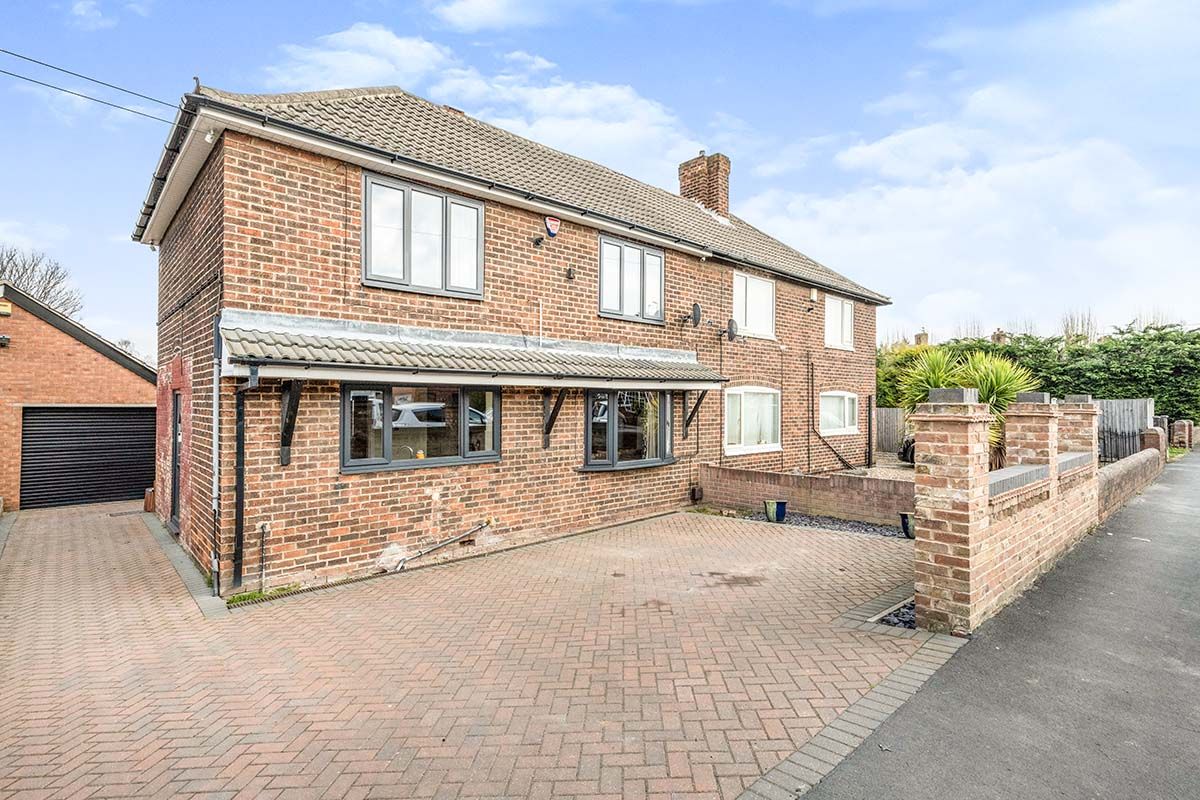 4 bed semidetached house for sale in West End Lane, Rossington