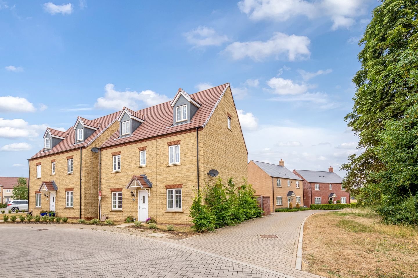 5 bed detached house for sale in Redcar Road, Bicester OX26 Zoopla