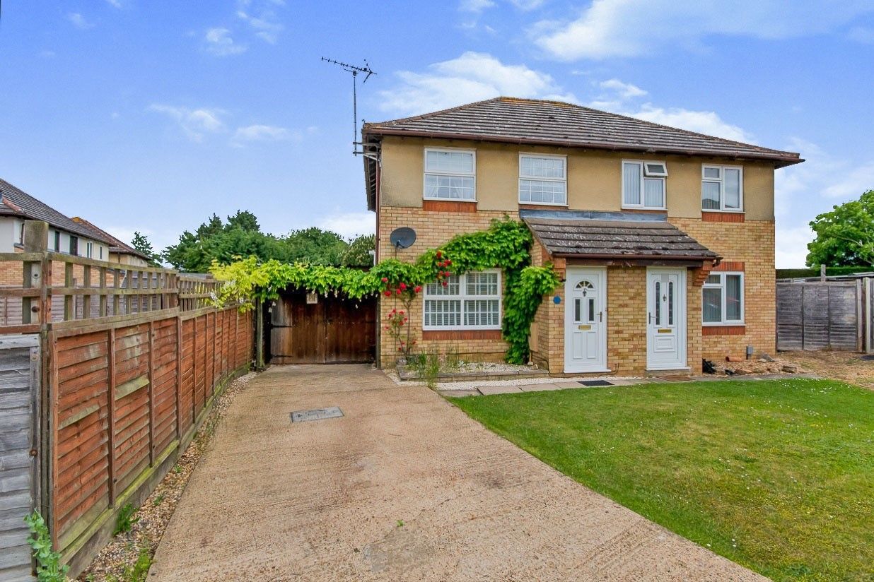 3 bed semidetached house for sale in Lime Tree Close, Yaxley