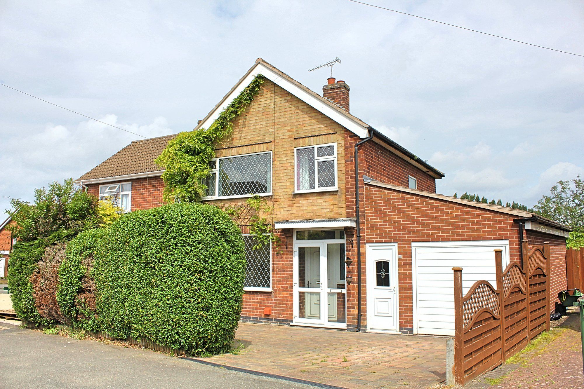 3 bed semidetached house for sale in Grangeway Road, Wigston LE18 Zoopla