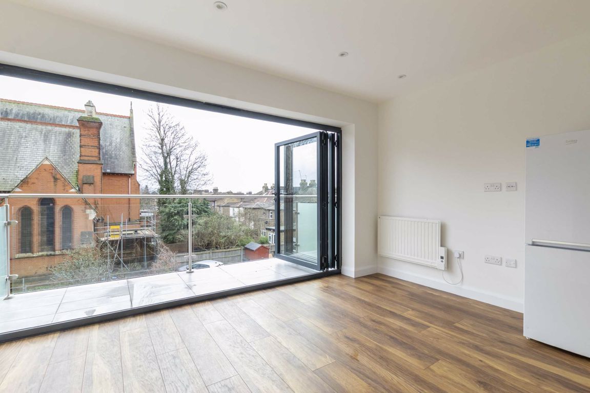 2 bed flat to rent in Canberra Road, London W13 Zoopla