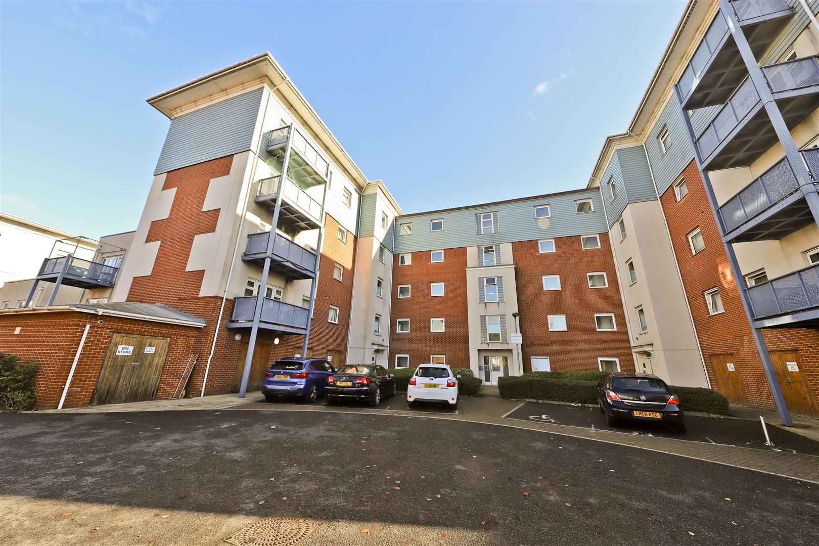 2 bed flat for sale in Wraysbury Drive, West Drayton UB7 Zoopla