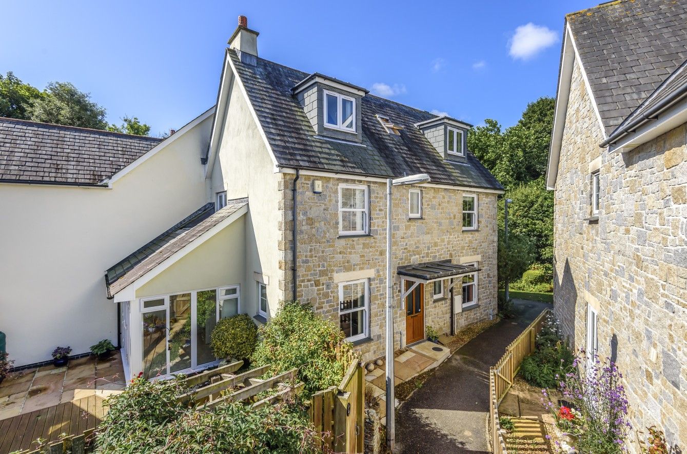 5 bed linkdetached house for sale in Eider Walk, Hayle TR27 Zoopla