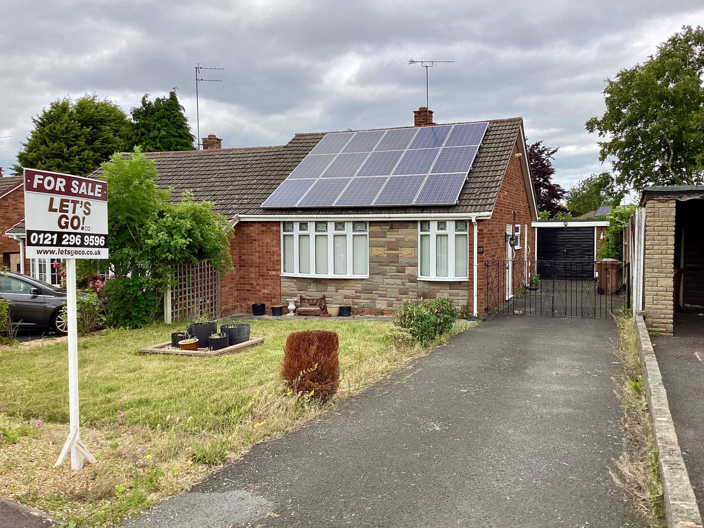 2 bed semidetached bungalow for sale in Daffodil Road, Walsall WS5