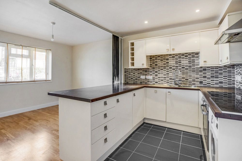 2 bed flat to rent in High Street, Wealdstone, Harrow HA3 Zoopla