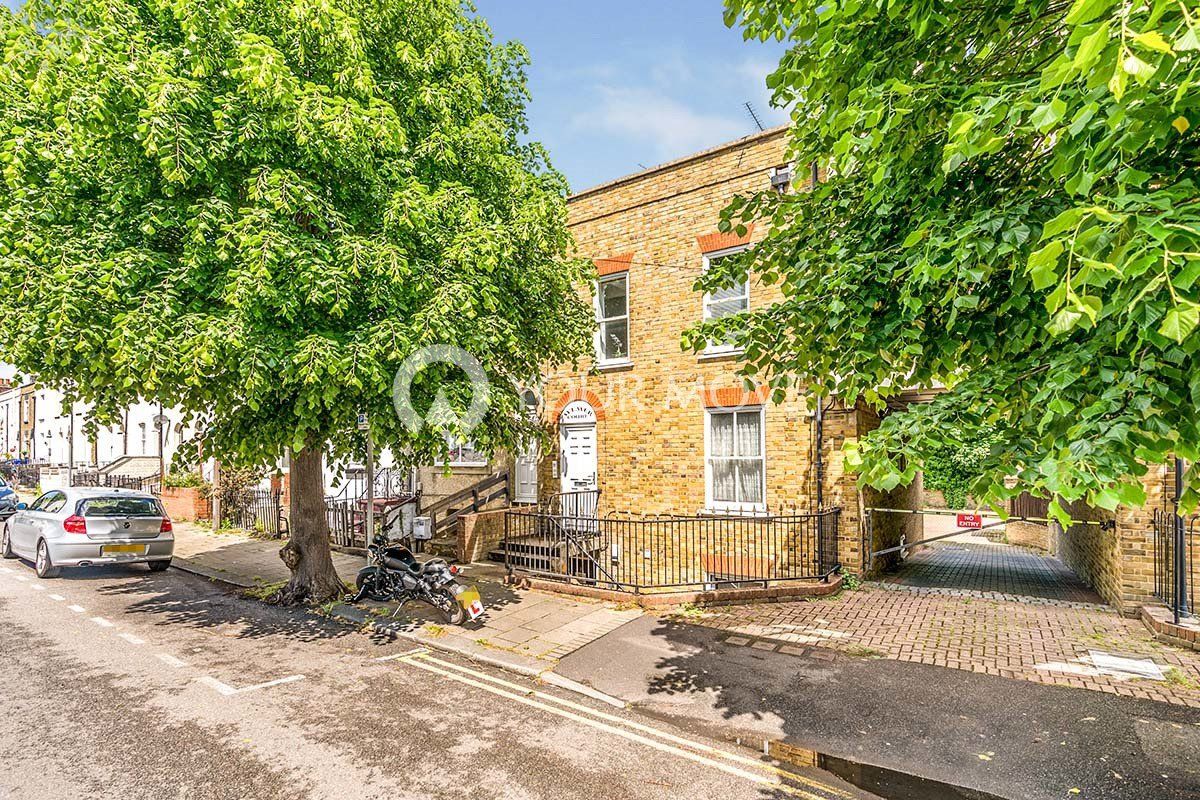 2 bed flat for sale in Aylmer Court, Saunders Street, Gillingham, Kent