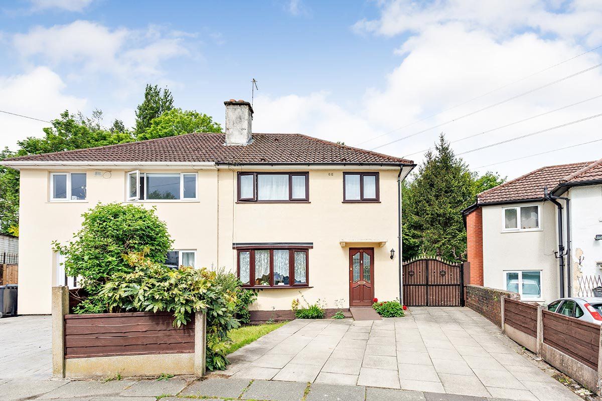 4 bed semidetached house for sale in Parrenthorn Road, Prestwich