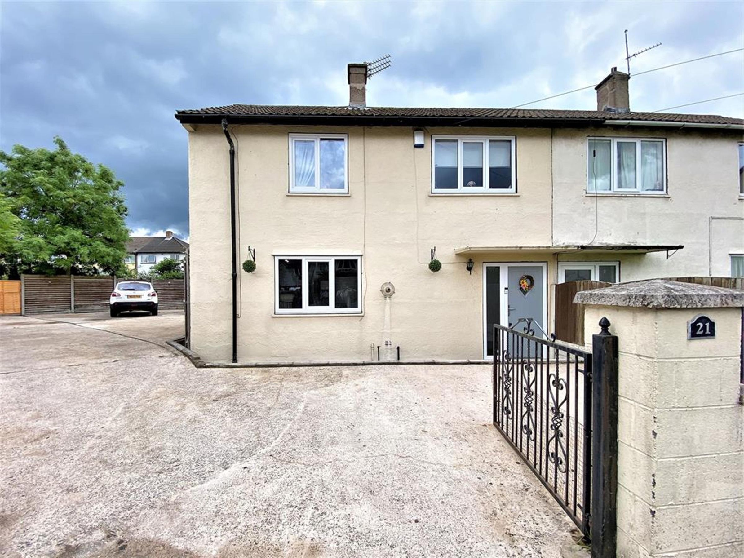 3 bed semidetached house for sale in Broomhill View, BoltonUpon