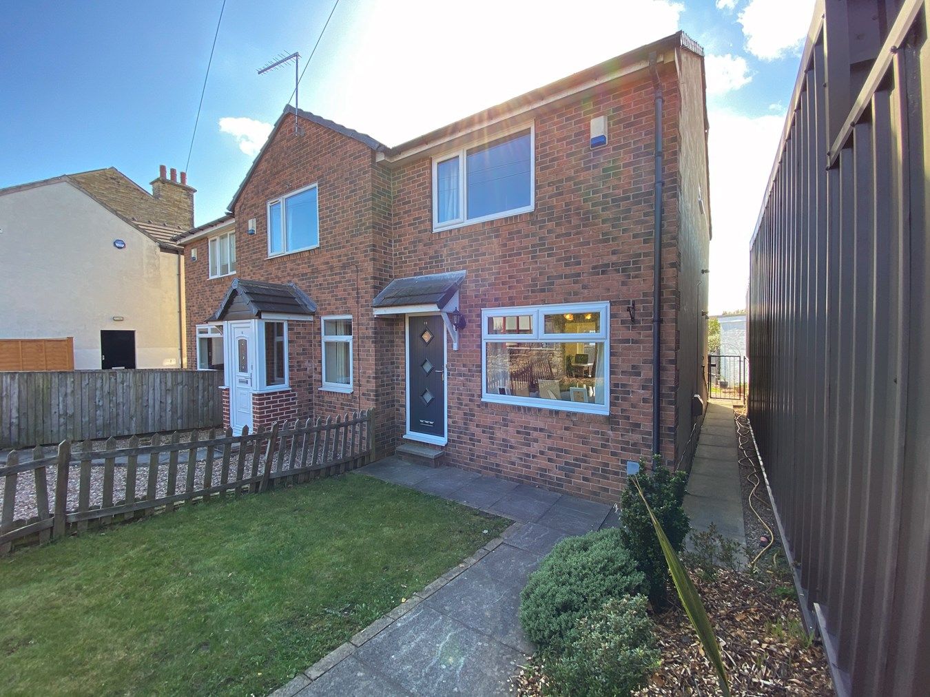 3 bed town house for sale in New Road, Kirkheaton, Huddersfield HD5