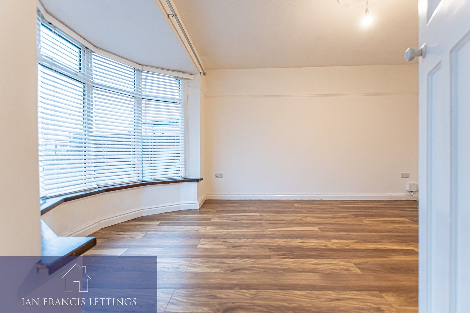 3 bed semidetached bungalow to rent in Jean Avenue, Pennington, Leigh