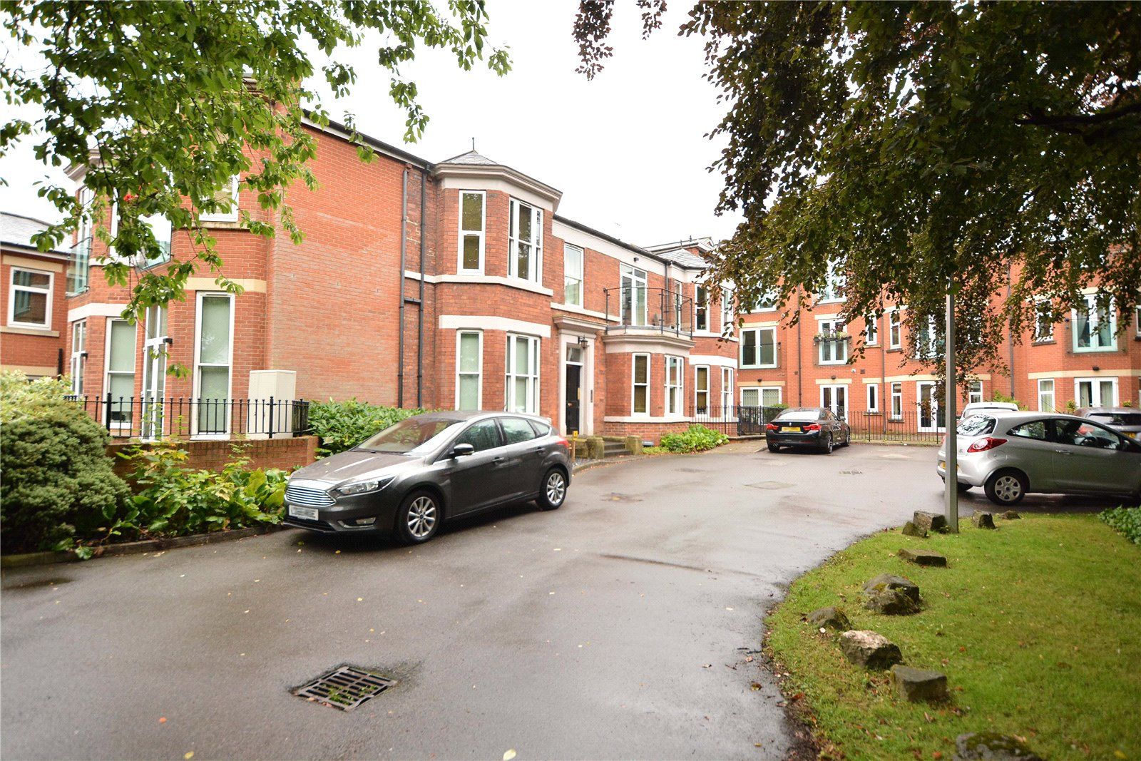 2 bed flat for sale in The Hall, Allerton Hill, Chapel Allerton, Leeds