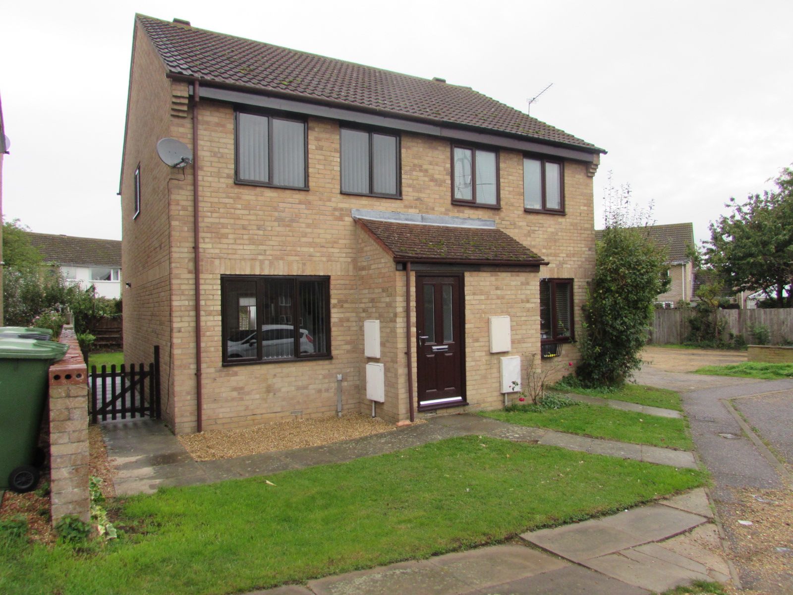 3 bed semidetached house to rent in Manor Close, Buckden, St. Neots