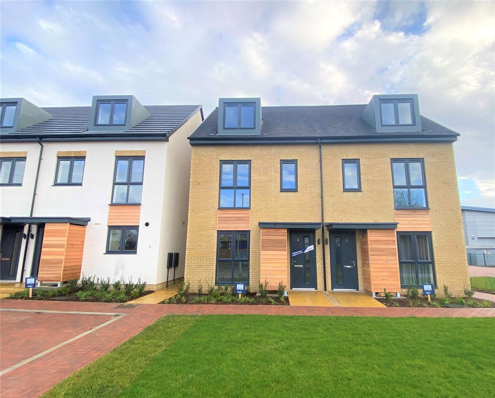 3 bed semidetached house to rent in Crampton Road, Greenbridge Square